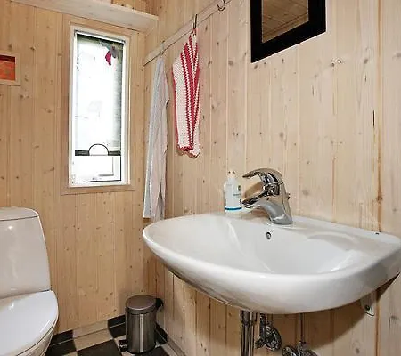 Three-bedroom Holiday In 29