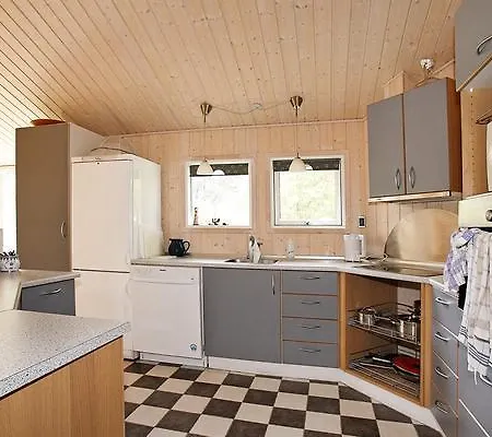 Three-bedroom Holiday In 29 *