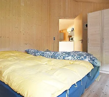 Three-bedroom Holiday In 29