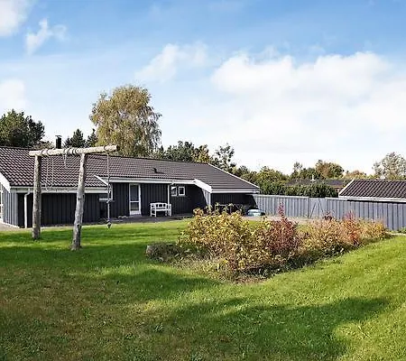 Three-bedroom Holiday In 29 * Fjerritslev